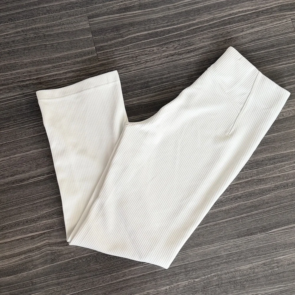 Lululemon Ribbed Softstreme Zip-leg HR Crop 25”